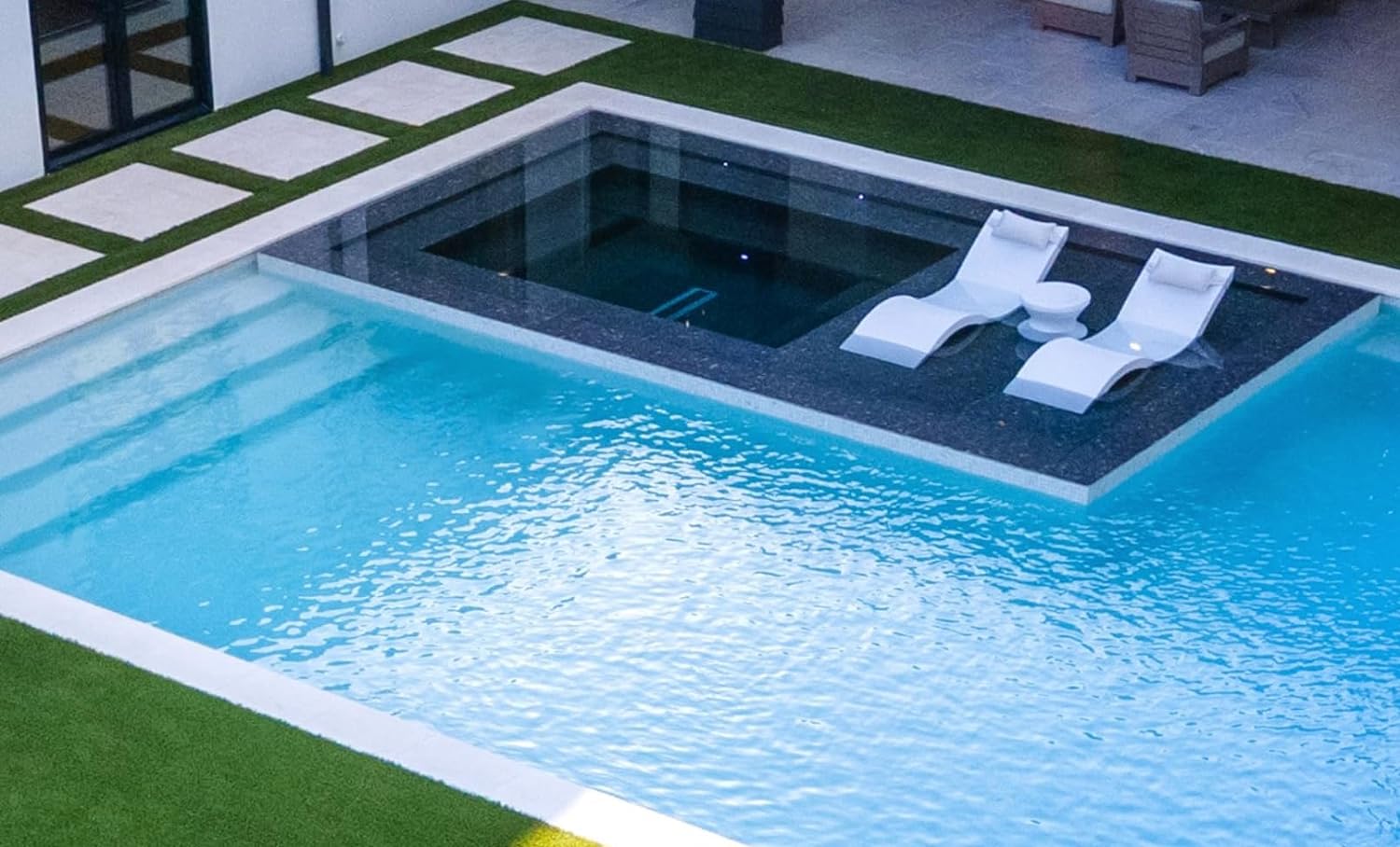 Outdoor Furniture Tanning Ledge In-pool Chaise Lounger PE Plastic In-Water Shelf Chaise Tanning Lounge