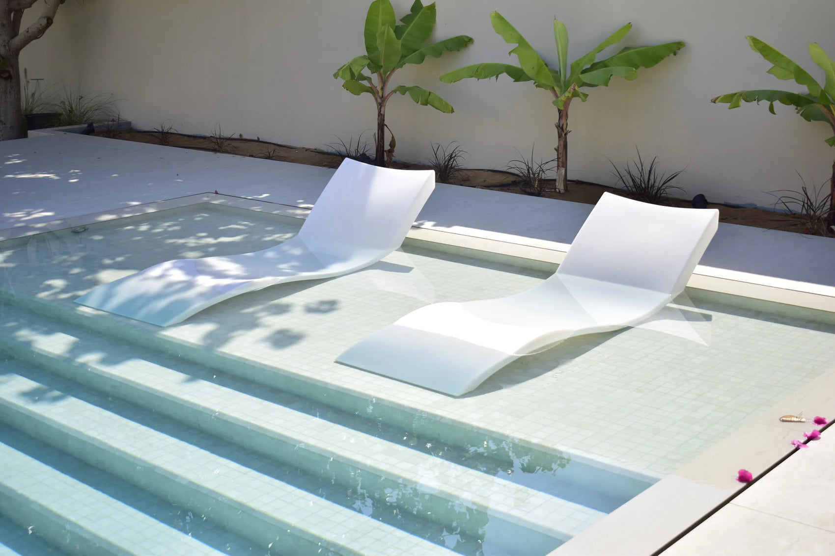 Outdoor Furniture Tanning Ledge In-pool Chaise Lounger PE Plastic In-Water Shelf Chaise Tanning Lounge