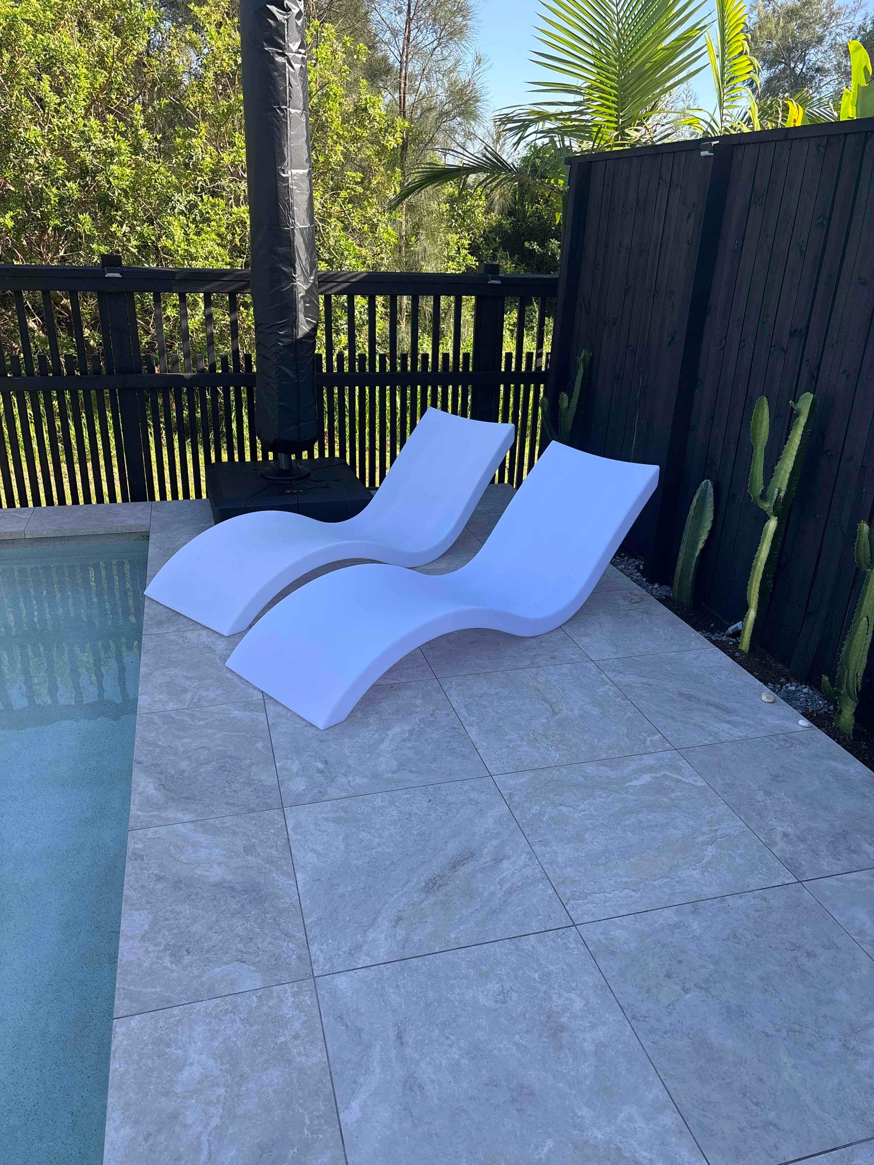 Outdoor Furniture Tanning Ledge In-pool Chaise Lounger PE Plastic In-Water Shelf Chaise Tanning Lounge